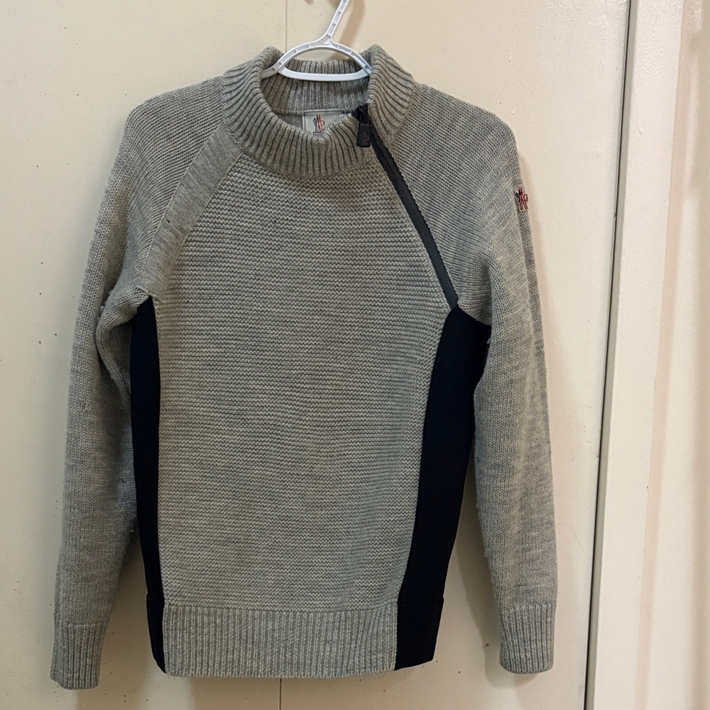 MONCLER SWEATER  Men's Gray and Black Sweater Size M